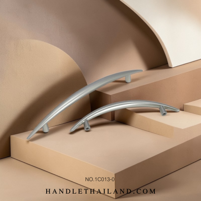 มือจับ (ซิงค์) ทรงโค้ง  สีซาติน size 96,128 mm. 1C013-0