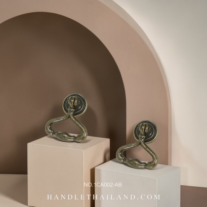 ปุ่มจับห่วงโบราณ (ซิงค์) สีดำ-เหลือง 38x15 mm. 1CA002