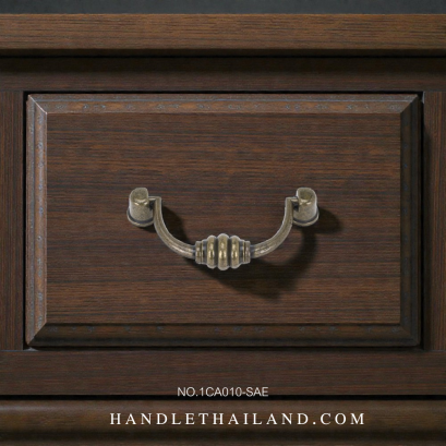 มือจับโบราณ (ซิงค์) สีดำ-เหลือง 64x14 mm. 1CA010