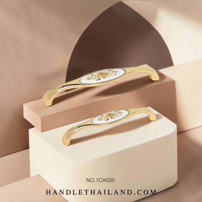 มือจับโบราณ (ซิงค์) สีทองดอกโบตั๋น size 96,128 mm. 1CA020