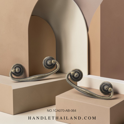 มือจับโบราณ (ซิงค์) สีดำ-เหลือง 64x108 mm. 1CA070