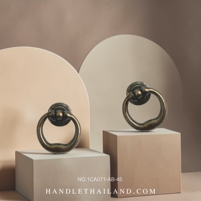 มือจับโบราณ (ซิงค์) สีดำ-เหลือง 45x26 mm. 1CA071-AB-45