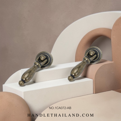 มือจับโบราณ (ซิงค์) สีดำ-เหลือง 26x58 mm. 1CA072