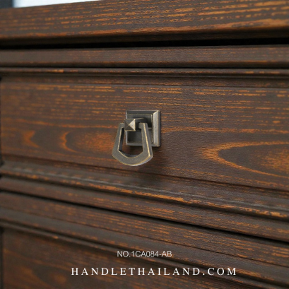 มือจับโบราณ (ซิงค์) สีดำ-เหลือง 33x50 mm. 1CA084