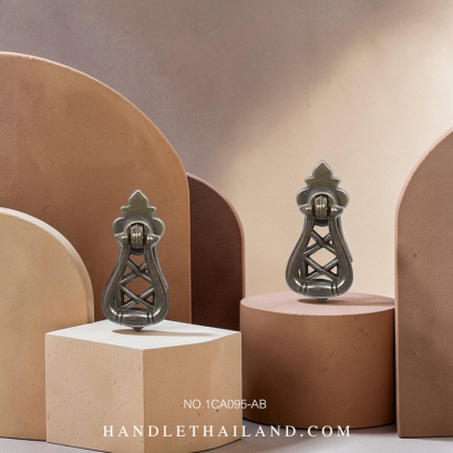 มือจับโบราณ (ซิงค์) สีดำ-เหลือง 31x65 mm. 1CA095