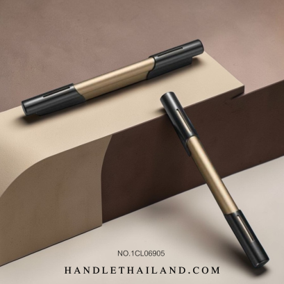 มือจับ (อะลูมิเนียม+ซิงค์) สีดำ-ทอง 1CL0690