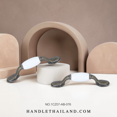 มือจับโบราณ (เซรามิก) สีดำ-เหลือง 76,96 mm. 1CZ07-AB