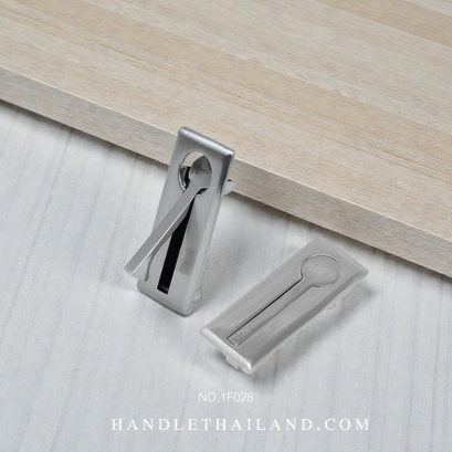 มือจับฝัง (ซิงค์) สีนิเกิลปัดแฮร์ลาย 27.5x66 mm. 1F028-3-55