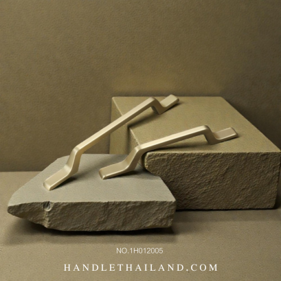 มือจับ สีทองแฮร์ไลน์ (ซิงค์) size 96,128 mm.