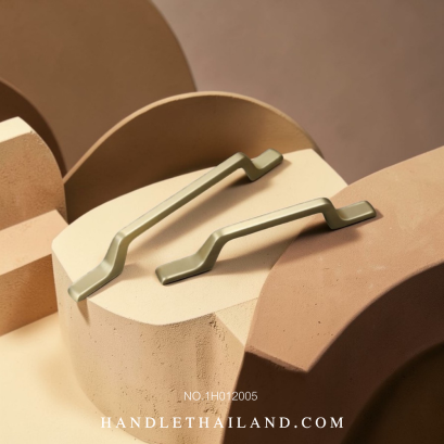 มือจับ (ซิงค์) สีทองแฮร์ไลน์ size 96,128 mm. 1H012005