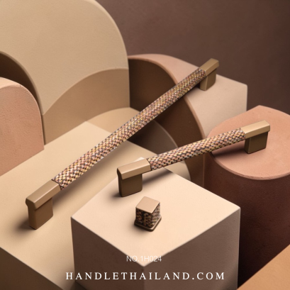 เซตมือจับ ปุ่มจับ (ซิงค์) ลายผ้า สีกาแฟ 1H024422