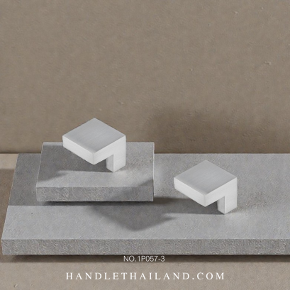 ปุ่มจับ (ซิงค์) นิเกิลปัดแฮร์ไลน์ 25x20 mm. 1P057-3