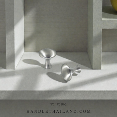 ปุ่มจับ (ซิงค์) สีนิกเกิ้ลแฮร์ไลน์ 29x30 mm. 1P096