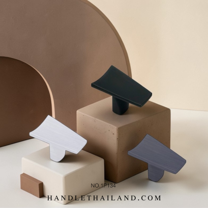 ปุ่มจับทรงเฉียง (ซิงค์) สีดำด้าน 27x42x26 mm. 1P134