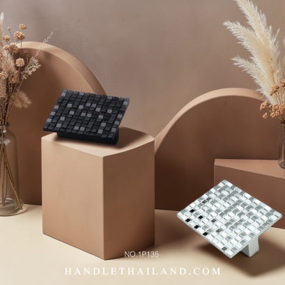 ปุ่มจับลายหมากรุก (ซิงค์) สีดำด้าน,นิกเกิลแฮร์ไลน์ 32 mm. 1P135