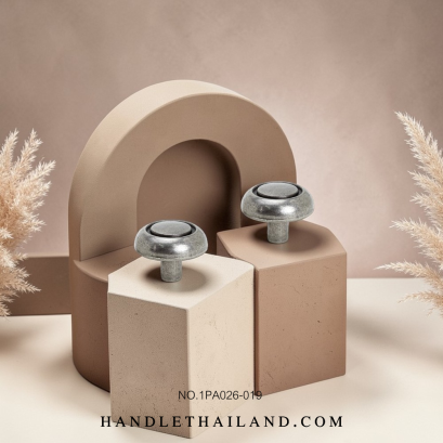 ปุ่มจับโบราณ (ซิงค์) ดำ-เงิน 32x25mm. 1PA026-019