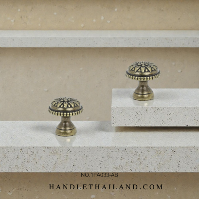 ปุ่มจับโบราณ (ซิงค์) ดำ-เหลือง 28x28 mm. 1PA033-AB