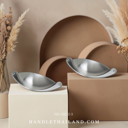 มือจับเปลือกหอย (ซิงค์) นิกเกิลปัดแฮร์ไลน์ 64 mm. 1SE02-3