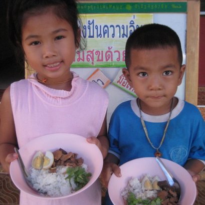 ไข่ไก่หนึ่งฟอง...เพื่อน้องสองคน