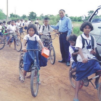 รถจักรยาน...เพื่อน้องผู้ยากไร้ & ห่างไกลโรงเรียน