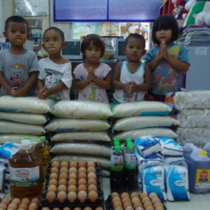 ข้าวสาร (อาหารแห้ง)ร่วมแบ่งปันเพื่อเด็กและครอบครัวผู้ทุกข์ยาก