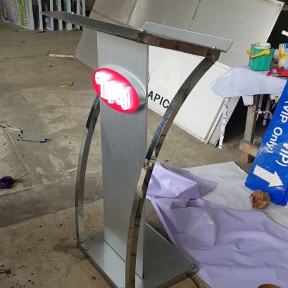 โพเดี้ยมสแตนเลสพร้อมไฟ LED