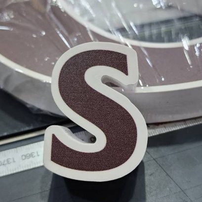 ตัวอักษรพลาสวูดพิมพ์UV