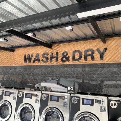 ตัวอักษรพลาสวูดทำสี