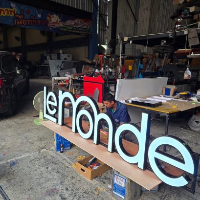 ตัวอักษรไฟออกหน้า