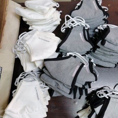 สกรีนหน้ากาก แบบสวยๆ พิมพ์เฟล็กรีด 4 สี