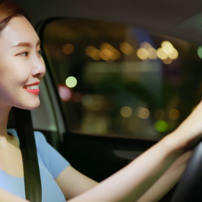 6 เทคนิคขับรถกลางคืนให้ปลอดภัยที่ผู้หญิงต้องรู้!