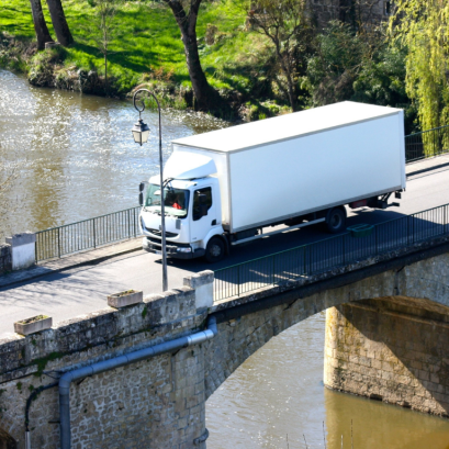 ทำไมธุรกิจขนส่งควรติดตั้ง GPS ในรถทุกคัน