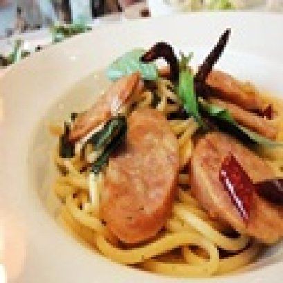 สปาเก็ตตี้ไส้กรอกหมูผัดพริกแห้ง