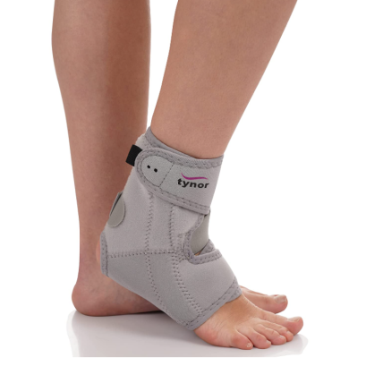 อุปกรณ์พยุงข้อเท้า รุ่นมีแกนกึ่งแข็ง Ankle Support (Neoprene)