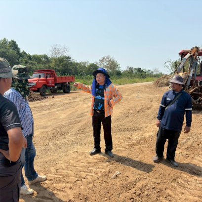 คบ.สุโขทัย  ลงพื้นที่ติดตามความคืบหน้าท่อระบายน้ำคันคลองหนองปลาหมอ กม.2+543