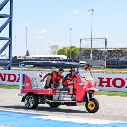 แฟนชาวไทย อัดแน่นเชียร์กระหึ่ม ฮอนด้า สแตนด์