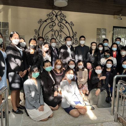 รองอธิการบดีฝ่ายวิจัยและพัฒนาการศึกษา นำทีมสถาบันวิจัยและพัฒนา สวัสดีปีใหม่ ท่านอธิการบดี มหาวิทยาลัยสวนดุสิต