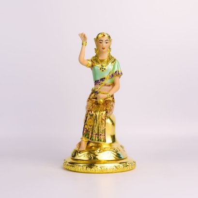 นางกวัก (ขวา)