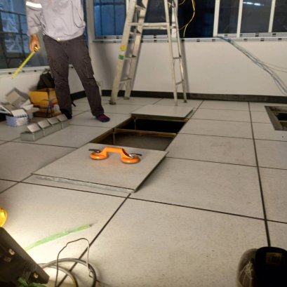 งานติดตั้ง พื้นยกระดับ Raised Floor  ห้องควบคุม(Control Room) บริษัท เทอราโกร เฟอร์ติไลเซอร์ จำกัด(ปุ๋ยตรามงกุฏ) อ.นครหลวง จ.พระนครศรีอยุธยา