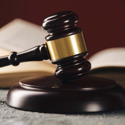 ผู้พิพากษาศาลเทศบาลลงโทษอย่างหนักด้วยการจำคุกที่ยาวนาน