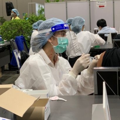 本院泰籍医务人员接种新冠疫苗 构筑免疫屏障 传递“疫苗自信”