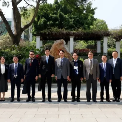 蚁凡院长一行参访广州中医药大学