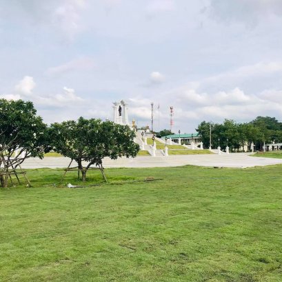 ปูหญ้านวลน้อย 1700ตรม หน้างานลพบุรี