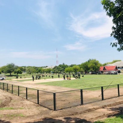 จัดส่ง หญ้านวลน้อย 6,000 ต.ร.ม. ค่ายทหาร จ.กาญจนบุรี