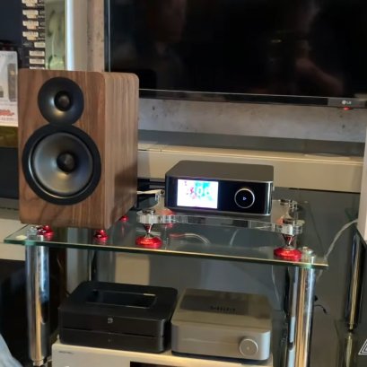  ชุดฟังเพลงระหว่างลำโพง Acoustic Energy AE100² (AE100 MK2) และแอมพลิฟายเออร์ WiiM Amp Ultra ลงตัวสุดๆ