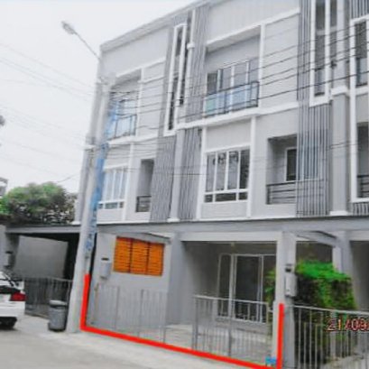Townhouse for sale in Patio Phatthanakan, Thanon Phatthanakan, Suan Luang.