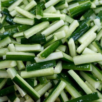 แตงกวาญี่ปุ่นคว้านเมล็ดหั่นแท่ง