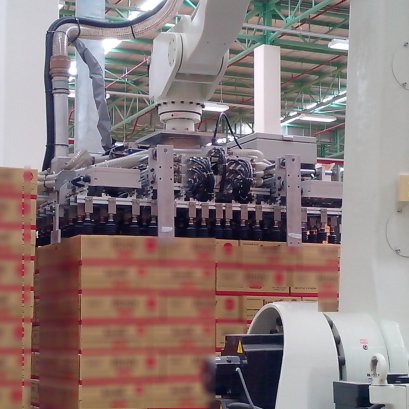 มือหุ่นยนต์เรียงกล่อง