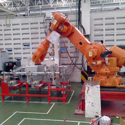 มือหุ่นยนต์หยิบพื้นรถกระบะ