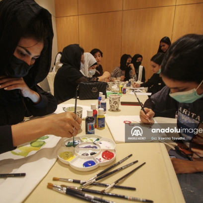 Mishka Project help Women refugees to improve their abilities.